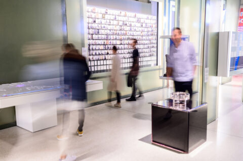 O | ORGANISIERUNG | Foto: Sascha Mannel Besucherinnen und Besucher im Bereich ORGANISIERUNG.