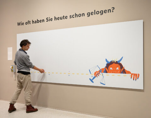 Sonderausstellung AKTE RUMPELSTILZCHEN | Foto: Nicolas Wefers Wie oft haben Sie heute gelogen? ist hier die Frage