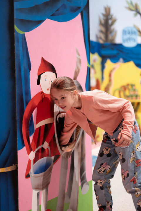 Maedchen am Wolf Maedchen am Wolf