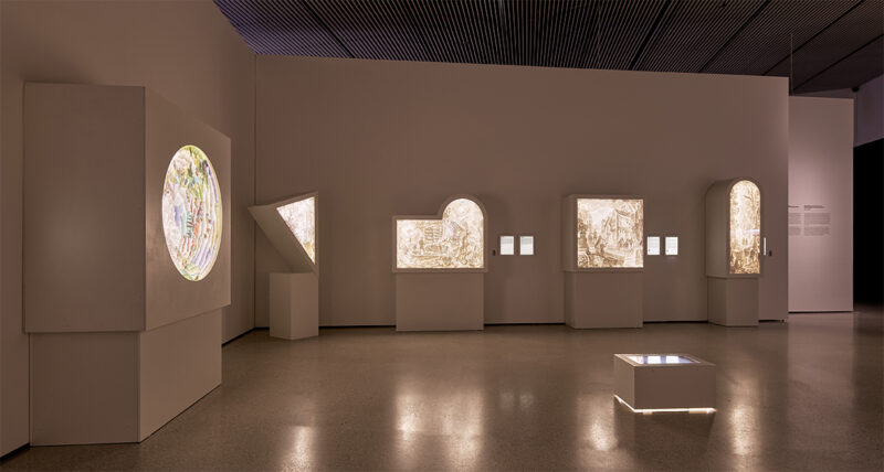 Raumansicht mit den Dioramen von Alexej Tchernyi »Märchendichtung« | Foto: Nicolas Wefers Raumansicht mit 5 Dioramen