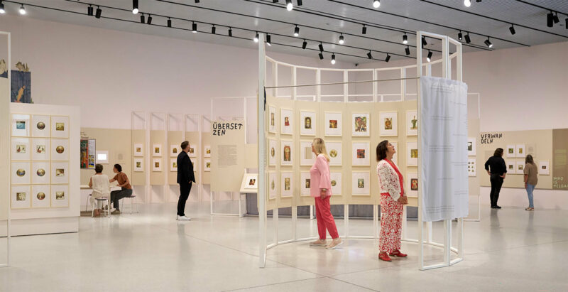 Sonderausstellung ZWISCHEN GESTALTEN. HELGA GEBERT | Foto: Nicolas Wefers Ausstellungsansicht: Blick vom Eingang in den Ausstellungsraum
