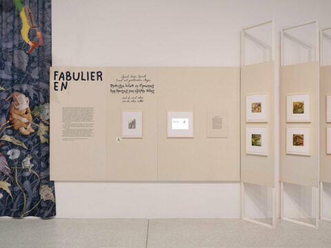 Sonderausstellung ZWISCHEN GESTALTEN. HELGA GEBERT | »Fabulieren« | Foto: Nicolas Wefers Ausstellungsansicht Bereich Namens Fabulieren