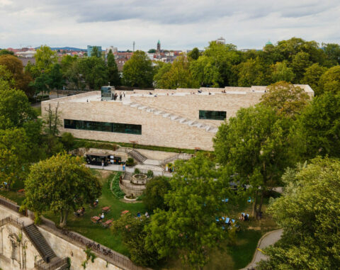 GRIMMWELT Kassel | Blick auf die GRIMMWELT | Foto: Sacha Mannel Ein Blick auf die GRIMMWELT und den Weinbergpark.
