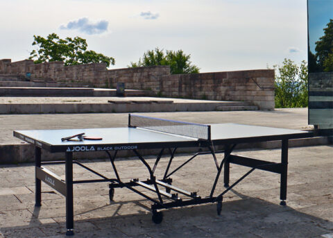 GRIMMWELT Kassel | Pingpong auf dem Dach Tischtennisplatte auf dem Dach der GRIMMWELT