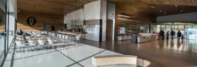 FALADA & Foyer | Photo: Sascha Mannel Wide angle shot of restaurant area and foyer of GRIMMWELT