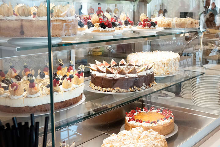 Cake showcase at FALADA | Photo: Sascha Mannel