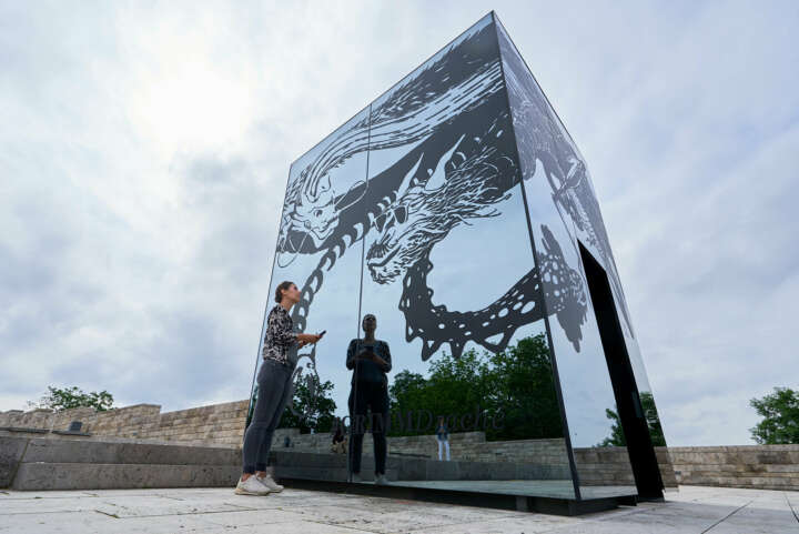 DrachenFels | Installation auf dem Grimmwelt-Dach | Foto: Nikolaus Frank