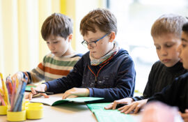 15 | Sonderausstellung unMÖGLICH | Die Magie der Wünsche | Foto: Sascha Mannel Kinder im GRIMMAtelier