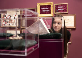 03 Schneider AKTE RUMPELSTILZCHEN © GRIMMWELT Kassel | Foto: Nicolas Wefers 03 Schneider AKTE RUMPELSTILZCHEN © GRIMMWELT Kassel | Foto: Nicolas Wefers