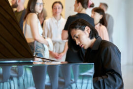 GRIMMWELT | 20 Jahre UNESCO Welterbe | Festakt Musikalische Begleitung des Festaktes zum 20. Jubiläum der Ernennung der Handexemplare der »Kinder- und Hausmärchen« der Brüder Grimm zum UNESCO Weltdokumentenerbe (Memory of the World) in der GRIMMWELT Kassel am 17. Juni 2025 durch Tomoyuki Nakano, Student der Musikakademie der Stadt Kassel »Louis Spohr«