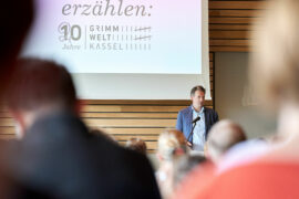 GRIMMWELT | 20 Jahre UNESCO Welterbe | Festakt Festredner Dr. Sven Schoeller (Oberbürgermeister der Stadt Kassel) am Festakt zum 20. Jubiläum der Ernennung der Handexemplare der »Kinder- und Hausmärchen« der Brüder Grimm zum »Memory of the World« (Weltdokumentenerbe) in der GRIMMWELT Kassel am 17. Juni 2025