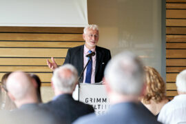 GRIMMWELT | 20 Jahre UNESCO Welterbe | Festakt Festredner Prof. Dr. Konrad Elmshäuser (Vorsitzender des deutschen Nominierungskomitees für das UNESCO-Programm »Memory of the World«) am Festakt zum 20. Jubiläum der Ernennung der Handexemplare der »Kinder- und Hausmärchen« der Brüder Grimm zum »Memory of the World« (Weltdokumentenerbe) in der GRIMMWELT Kassel am 17. Juni 2025