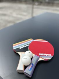 GRIMMpong »GRIMMpong« - Pingpong mit Aussicht Ein neues Freizeitangebot auf der GRIMMWELT in Kooperation mit dem Sporthaus Kassel und der TP Textil & Print Manufaktur