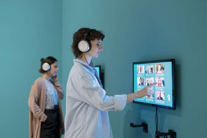 16 | Ausstellung ICH, DAS TIER | Videoinstallation von Hannah Leonie Prinzler | © GRIMMWELT Kassel, Foto Nicolas Wefers