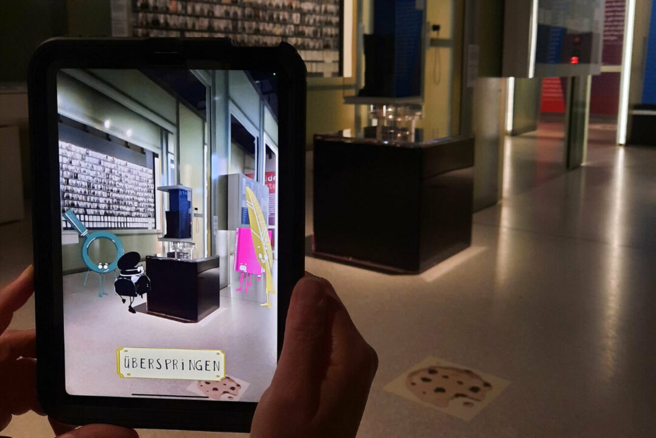 GRIMMkids App auf Leih-Tablet in der Dauerausstellung