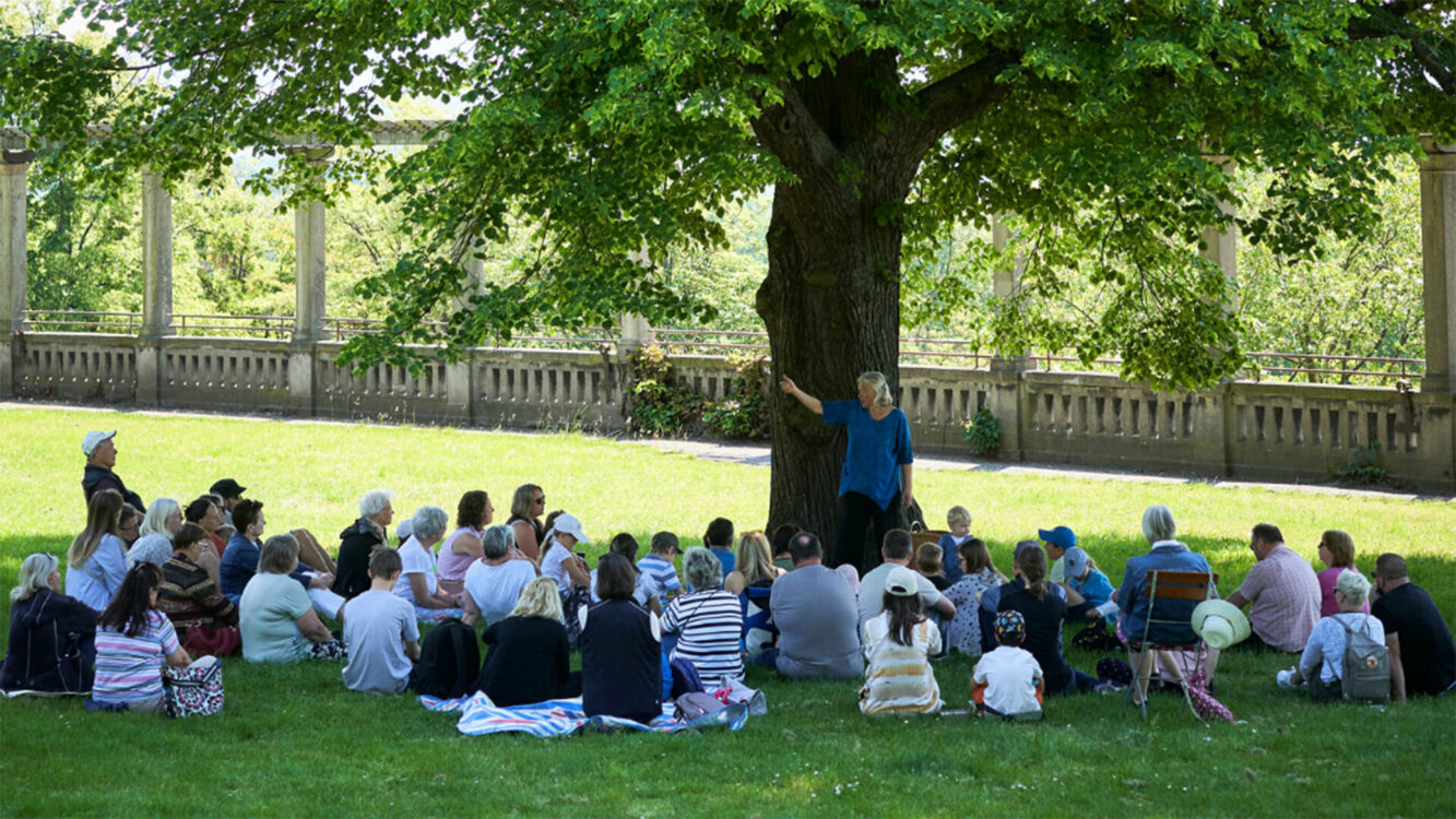 Märchenstunde am Museumstag | Erzählrundgang im Weinbergpark