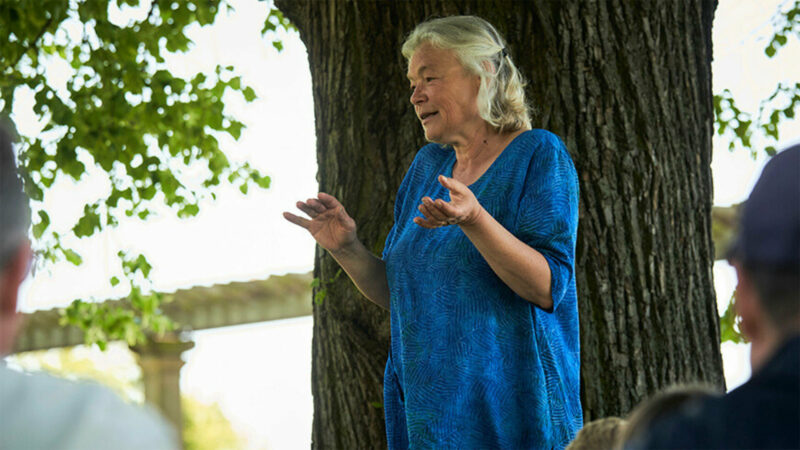 Märchenstunde | Erzählrundgang im Weinbergpark an der GRIMMWELT Gudrun Rathke erzählt Märchen im Weinbergpark an der Grimmwelt